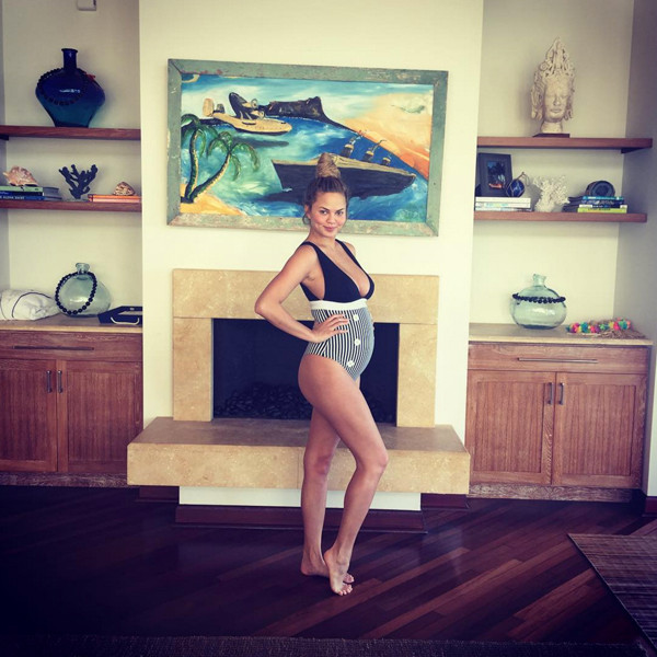 Chrissy Teigen, Baby Bump, Pregnant, Swimsuit Chrissy Teigen, Baby Bump, Pregnant, Swimsuit